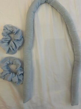 Amazon Light Blue Heatless Curler & Scrunchie Duo